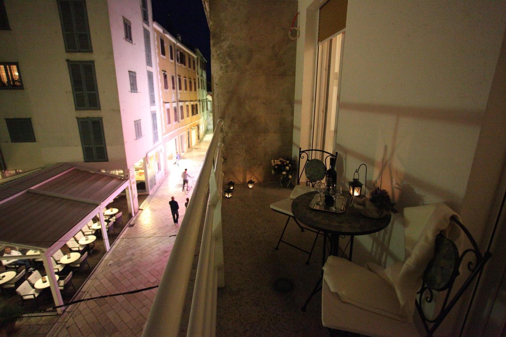Vincent Apt. In Old Town Centre Zara Camera foto